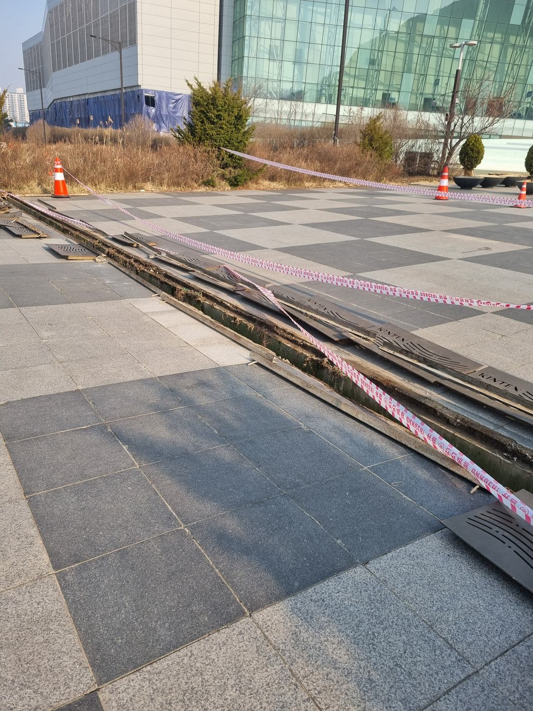 광장 트렌치 시공 전