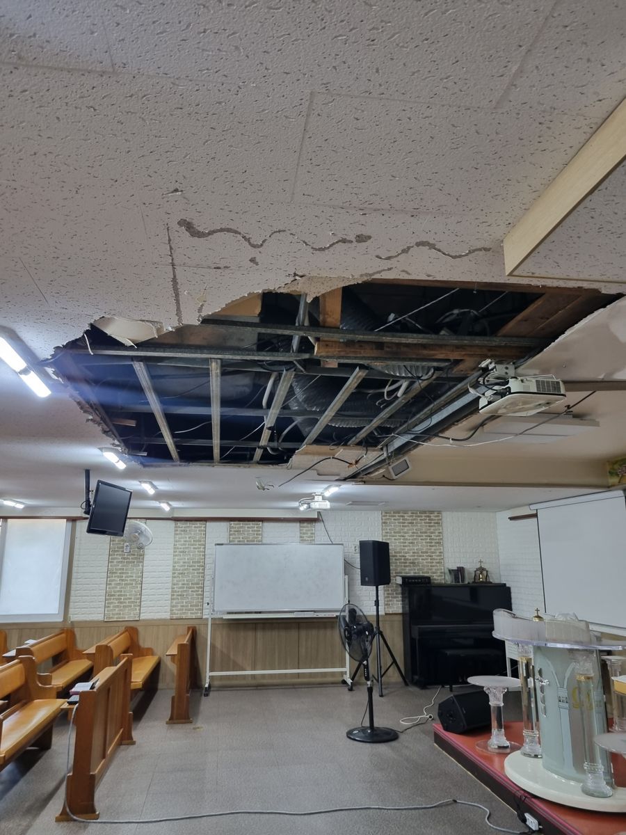 교회 천장 텍스 내려앉음 시공 전