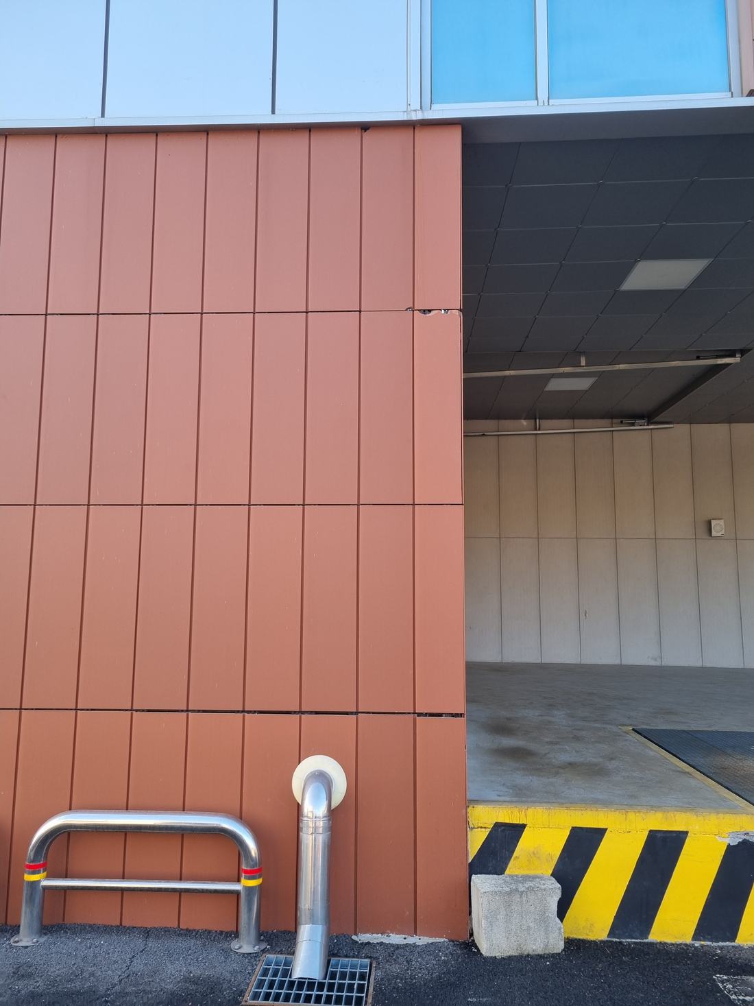 외벽 테라코타 파손