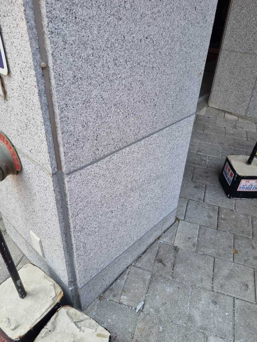 기둥 하부 석재 교체 완료
