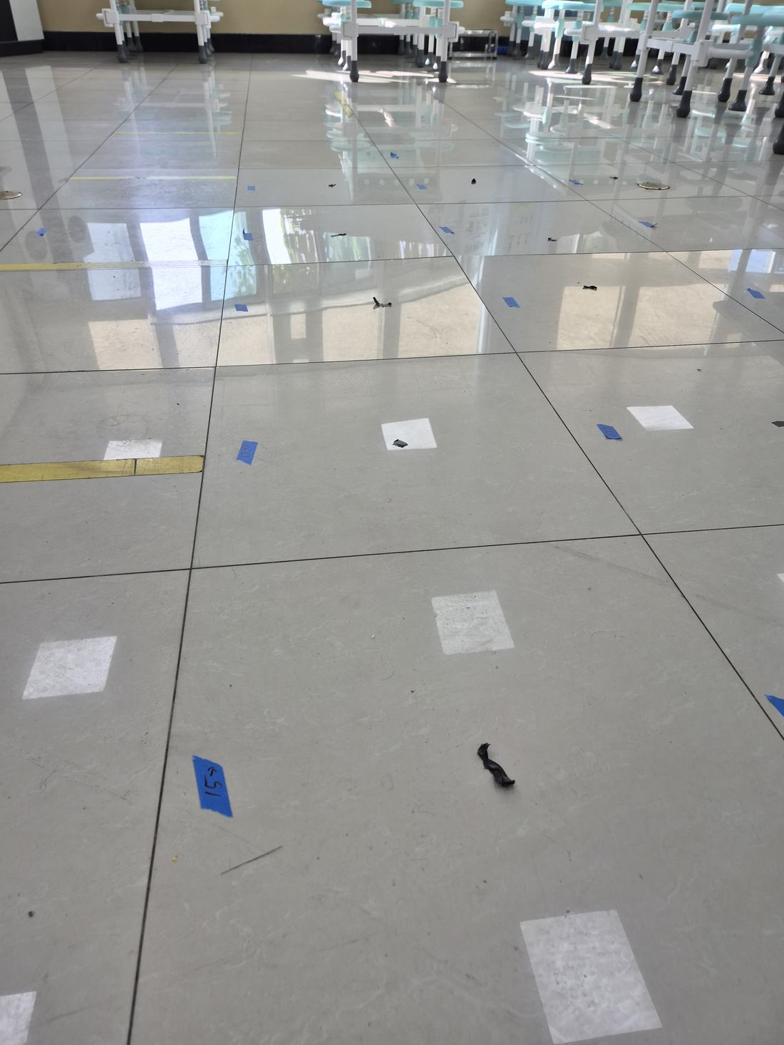 들뜬 바닥타일 표시