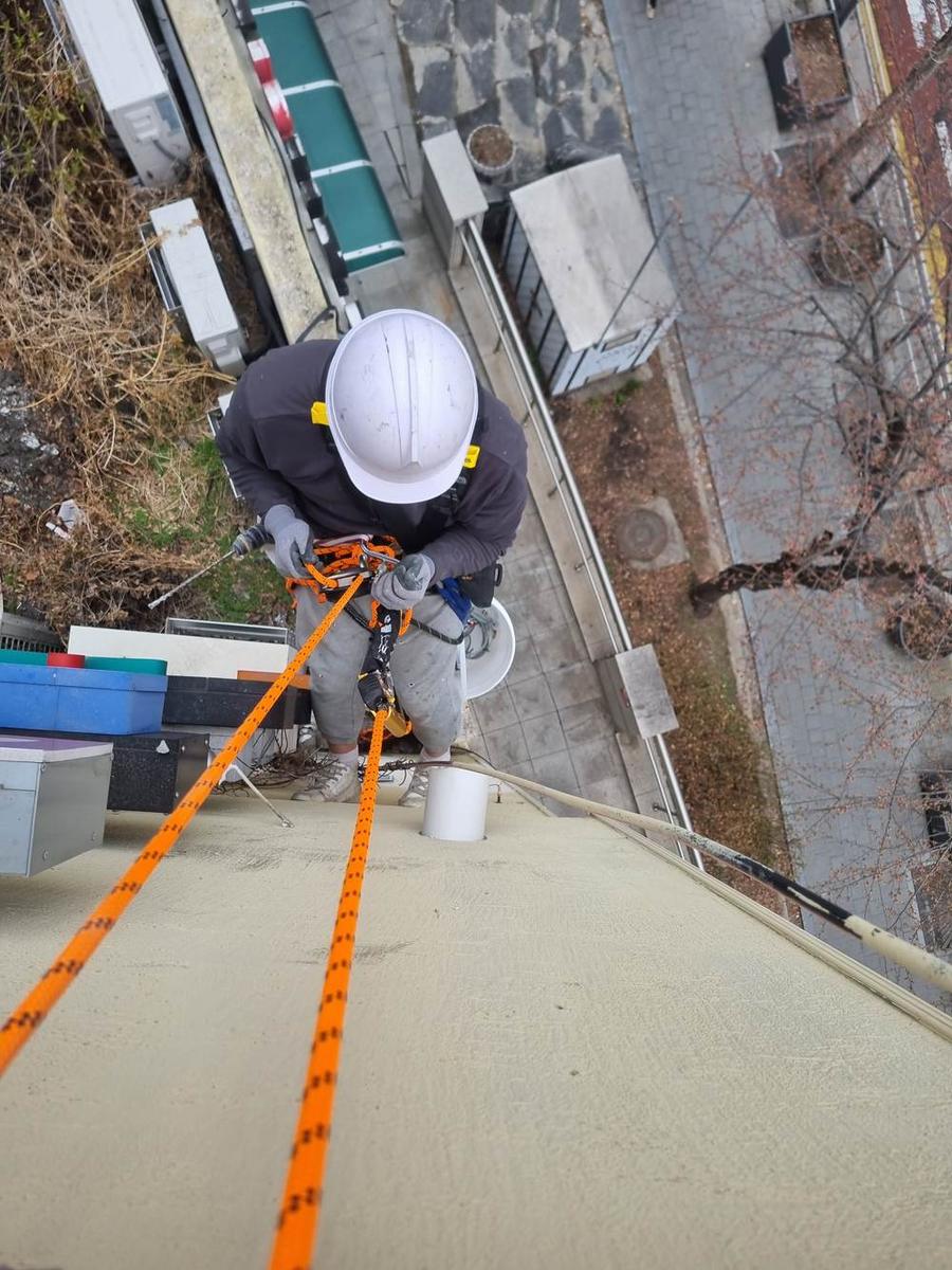 로프 외벽 우수관 작업