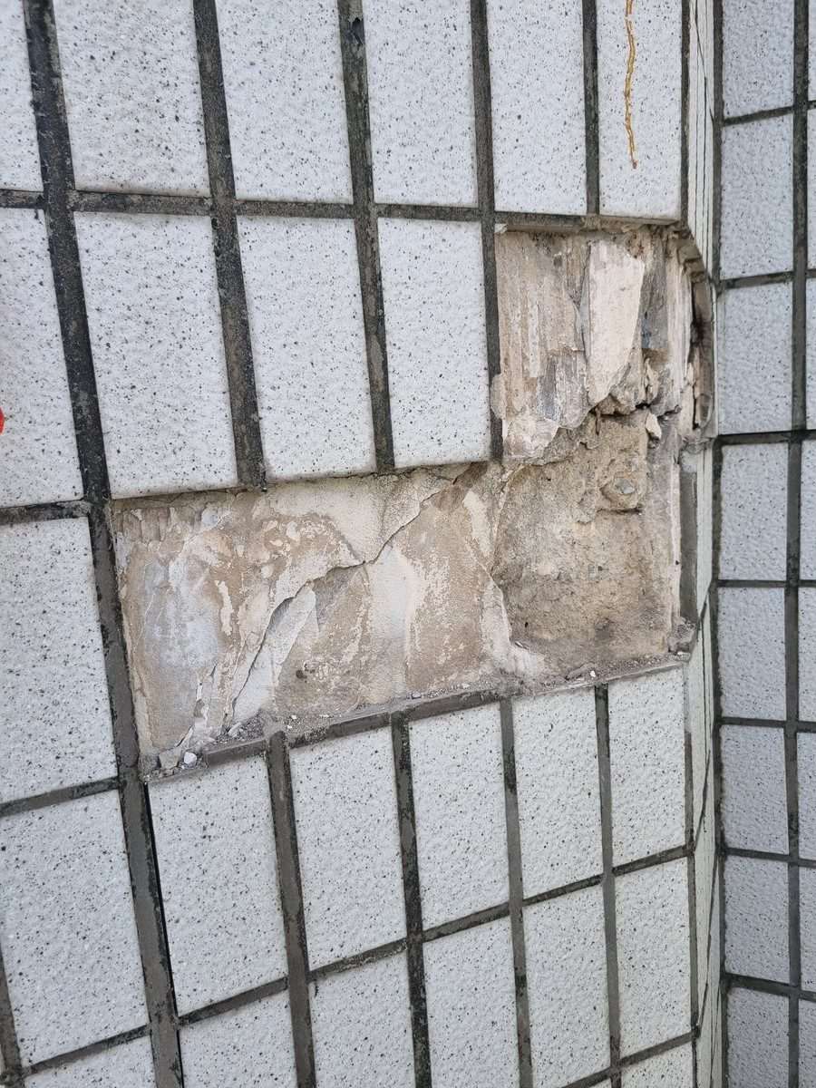 외벽 타일 바탕 철거
