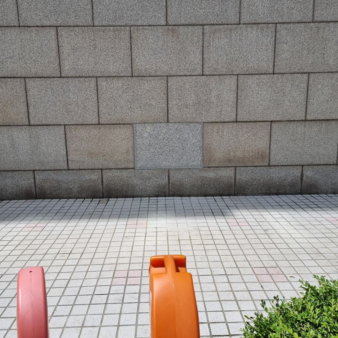 외벽 화강석 교체 완료