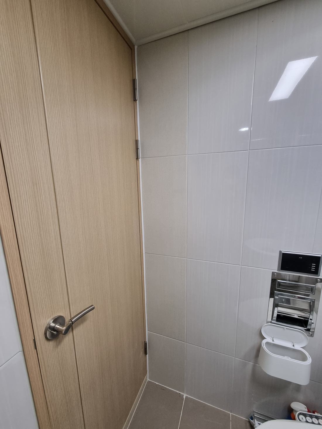 화장실 벽타일 완료